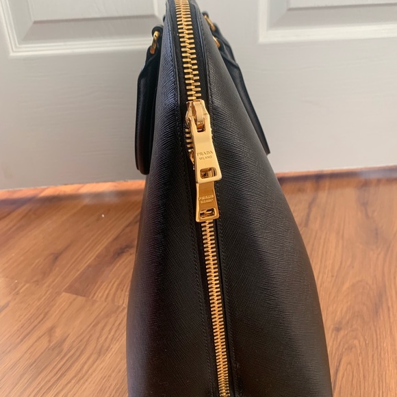 🖤STUNNING PRADA BAULETTO SAFFIANO LUXNERO TOTE🖤 - Picture 2 of 8